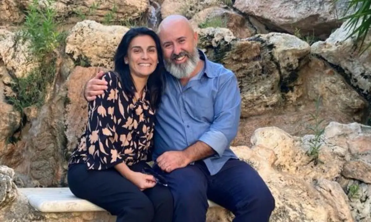 Da portalettere a famiglia: vi raccontiamo l’amore nato in Poste a Cosenza\n