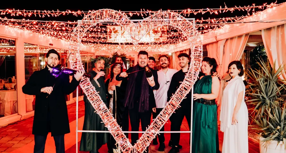 Falerna, al Riva Restaurant il musical Grease accende la\u00A0notte di San Valentino\n