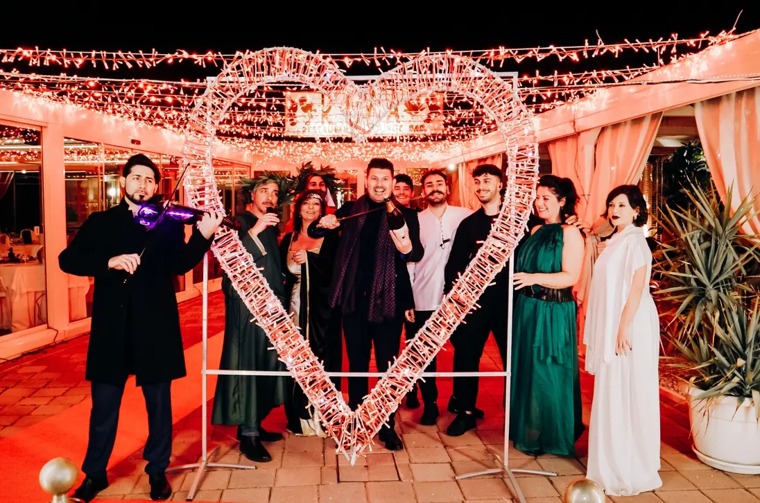 Falerna, al Riva Restaurant il musical Grease accende la\u00A0notte di San Valentino\n