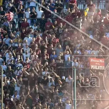 Reggina-Messina oltre la categoria: il Granillo riapre i cancelli per il derby dello Stretto tra la rincorsa amaranto e la nuova era giallorossa\n
