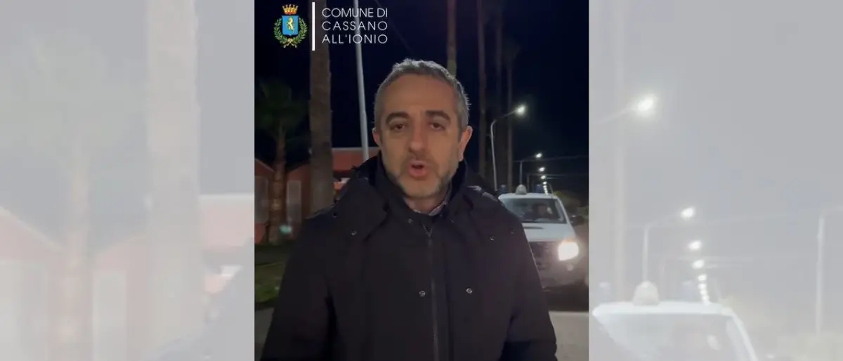 Cassano allo Ionio, fiume Crati fuori dagli argini: l’appello del sindaco a lasciare le case\n