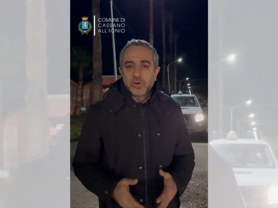 Cassano allo Ionio, fiume Crati fuori dagli argini: l’appello del sindaco a lasciare le case