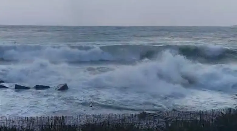 <p>Le tempeste del Mediterraneo seminano terrore anche in mare: quasi mille vite spezzate dai cicloni</p>