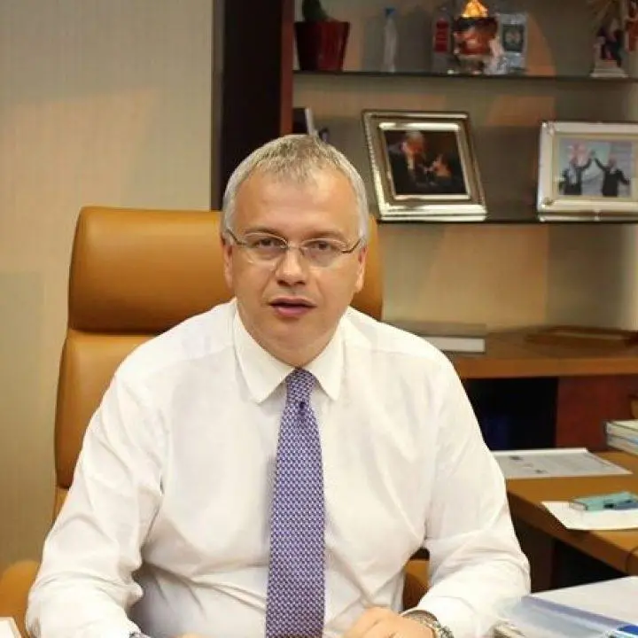 Lamezia, le\u00A0cene\u00A0elettorali\u00A015 anni fa ma il conto (salato) arriva adesso: Talarico deve 40mila euro al proprietario di un locale\n