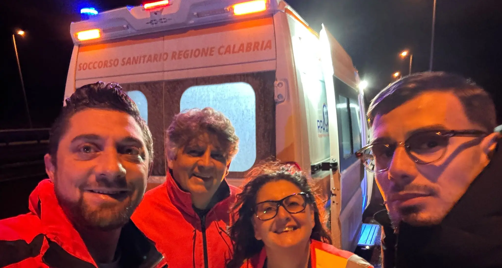 <p>Tragedia sfiorata sull’A2 tra Vazzano e Gerocarne: un tir stringe un'auto contro il guardrail, a bordo anche il cantante Angelo Famao</p>