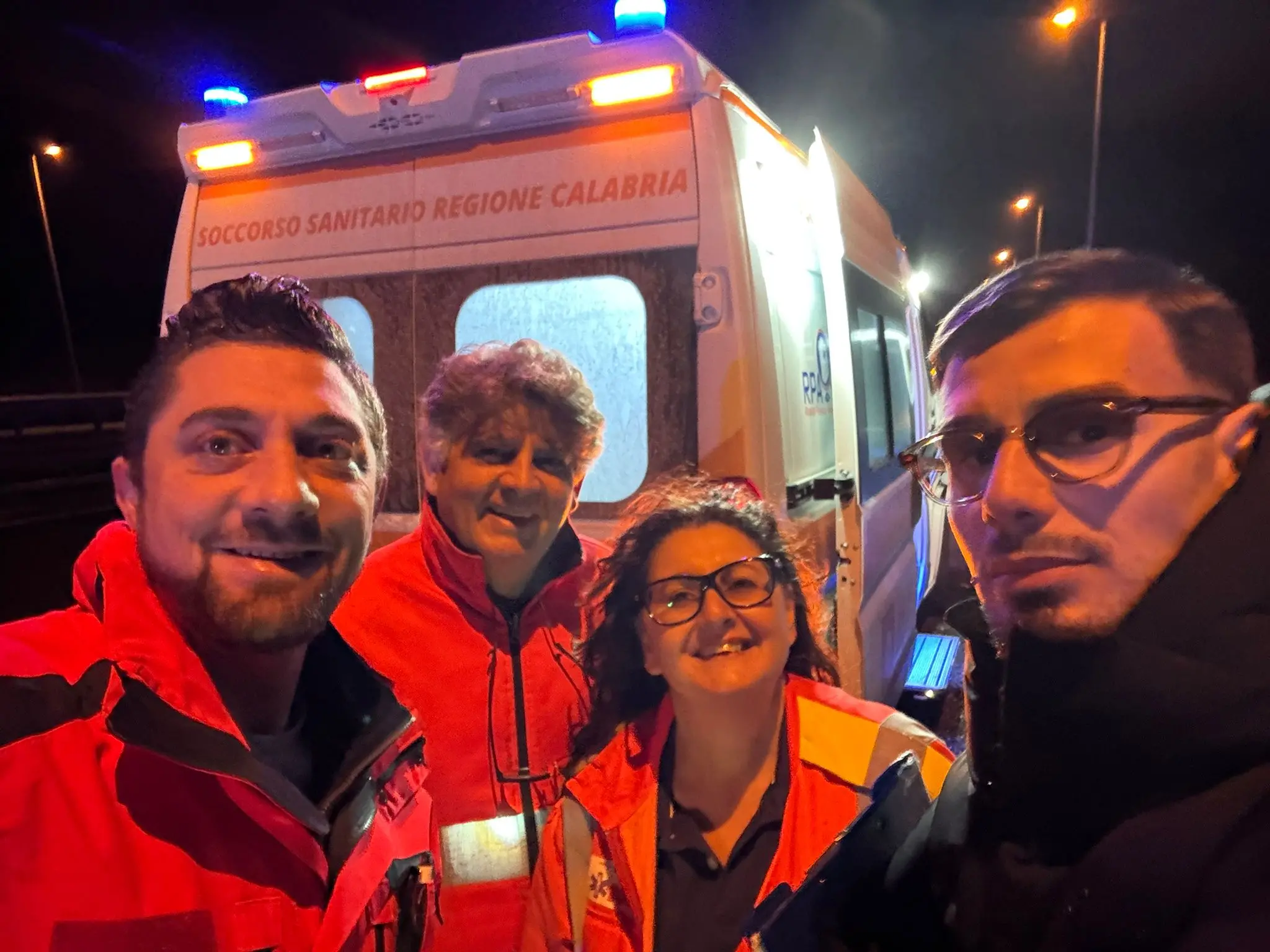 <p>Tragedia sfiorata sull’A2 tra Vazzano e Gerocarne: un tir stringe un'auto contro il guardrail, a bordo anche il cantante Angelo Famao</p>