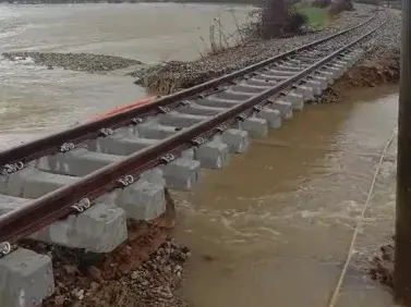 Infrastrutture devastate, Ferrovie della Calabria: «Al lavoro per mettere in sicurezza le linee interessate»