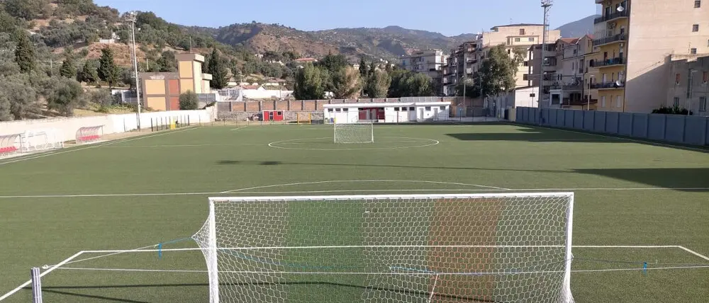 Arbitro aggredito a Cittanova, mano pesante del giudice sportivo: ammenda al Gioiosa retrocesso anche all’ultimo posto in classifica\n