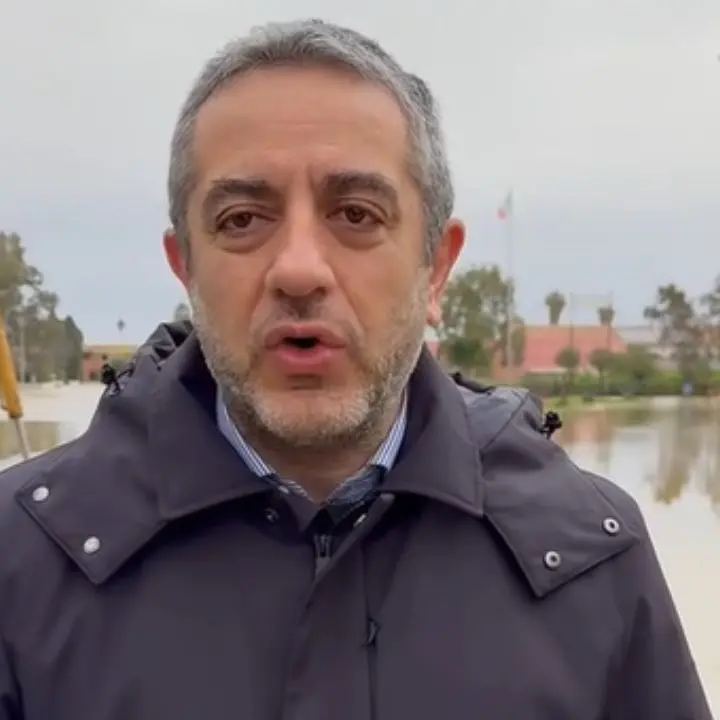 Il Crati travolge case e terreni agricoli, il Comune di Cassano chiede lo stato di emergenza\n