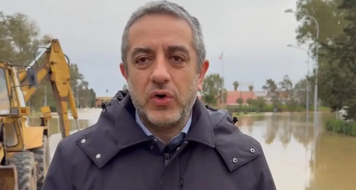 Il Crati travolge case e terreni agricoli, il Comune di Cassano chiede lo stato di emergenza\n