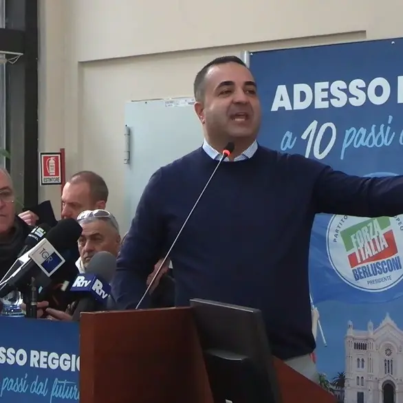 <p>Cannizzaro lancia la campagna per Reggio e rivendica la leadership nel centrodestra: «Il candidato? Tra qualche settimana»</p>