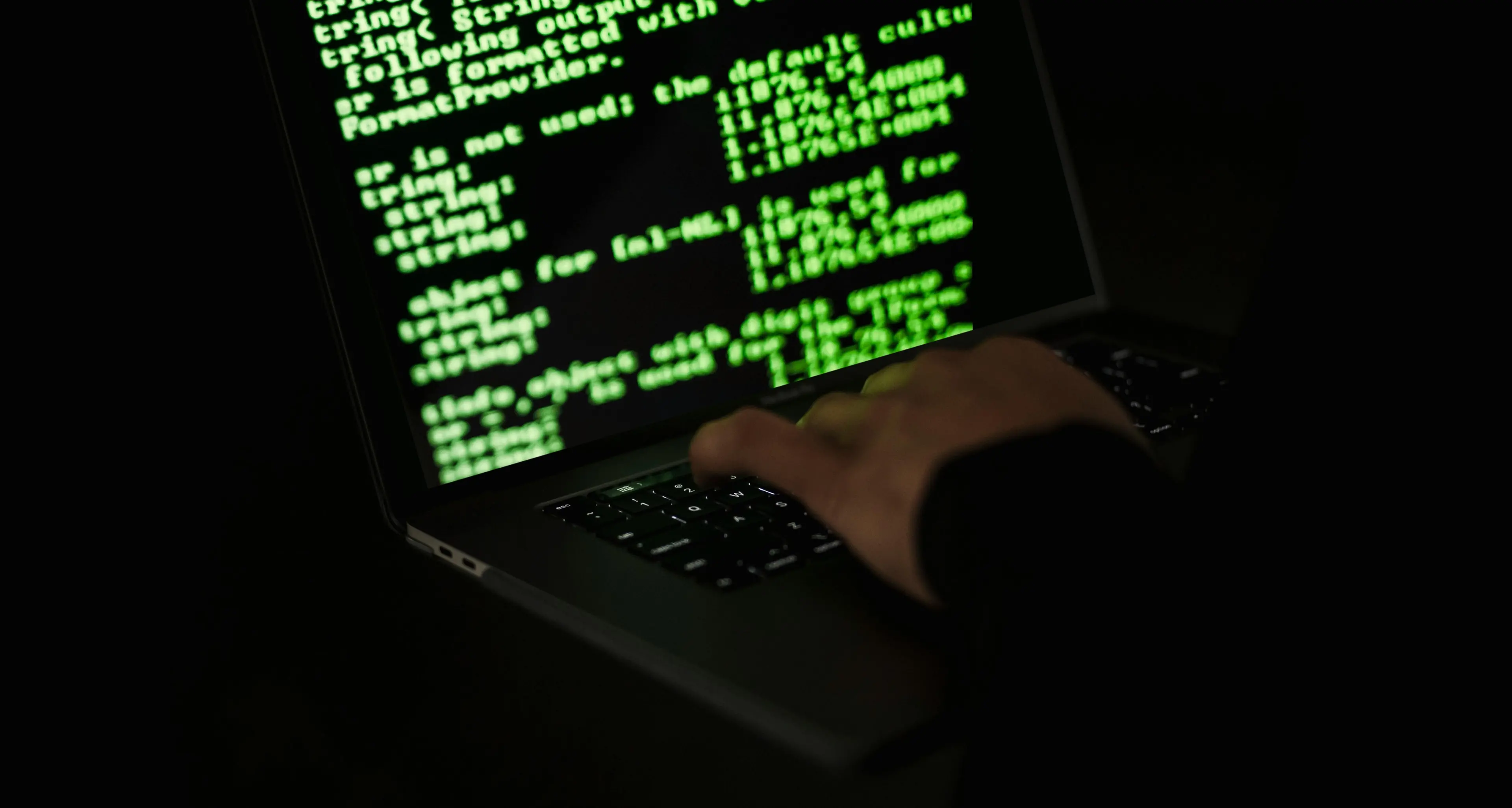 Pec e sms, la nuova frontiera delle truffe informatiche: i falsi avvisi che svuotano conti e rubano dati\n