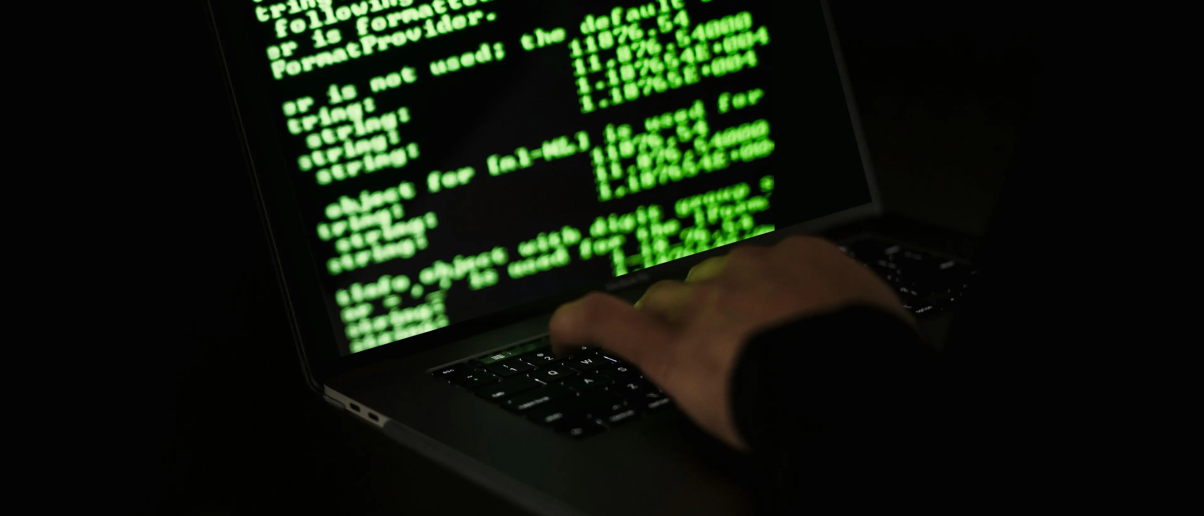 Pec e sms, la nuova frontiera delle truffe informatiche: i falsi avvisi che svuotano conti e rubano dati\n