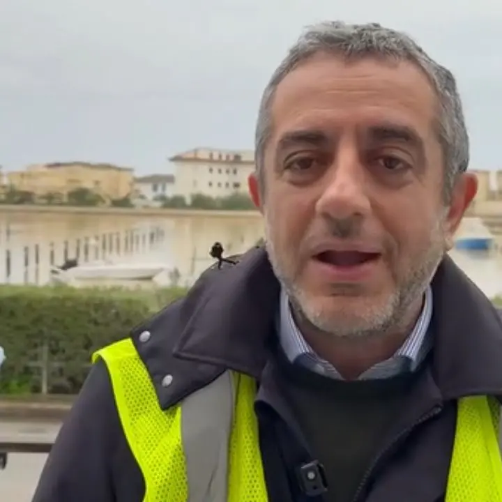 Cassano allo Ionio, Iacobini ordina l’evacuazione del centro nautico ai Laghi di Sibari: «Frattura di 50 metri sull’argine»\n
