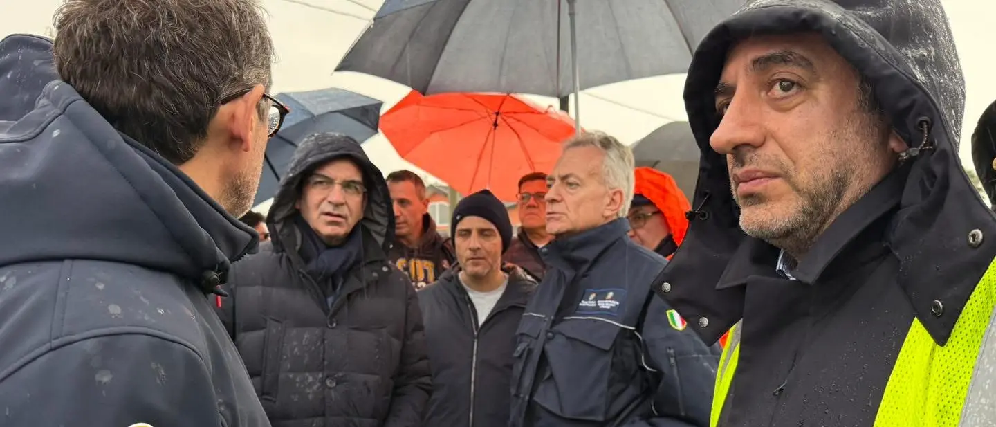 Roberto Occhiuto ai Laghi di Sibari e a Lattughelle dopo l’esondazione del Crati: «Massimo impegno per ricostruzione e sostegni»\n