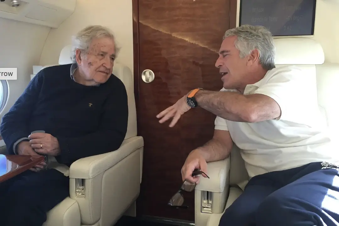 Noam Chomsky e Jeffrey Epstein in viaggio sul jet privato del miliardario pedofilo
