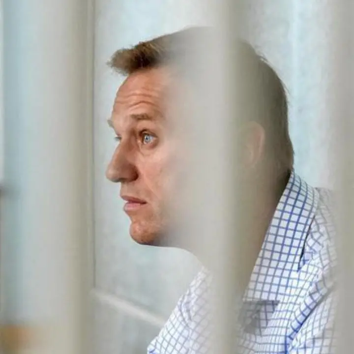 Navalny, cinque Paesi europei accusano Mosca: «Ucciso con una rara tossina presente nelle rane»\n
