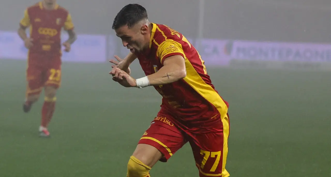 Il Catanzaro fa tris, contro il Mantova i gol di Iemmello e Pontisso valgono il terzo successo di fila: finale 2-0\n