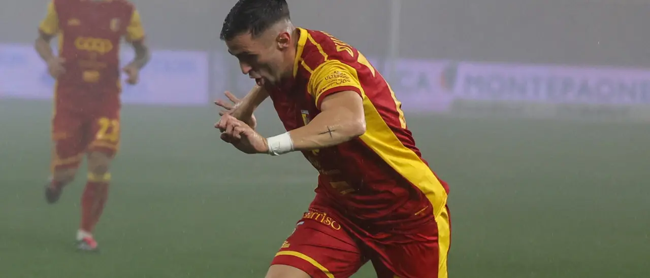 Il Catanzaro fa tris, contro il Mantova i gol di Iemmello e Pontisso valgono il terzo successo di fila: finale 2-0\n