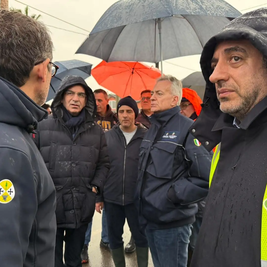 Occhiuto a Cassano nelle aree colpite dall’esondazione del Crati: «Dalla Regione massimo impegno»\n