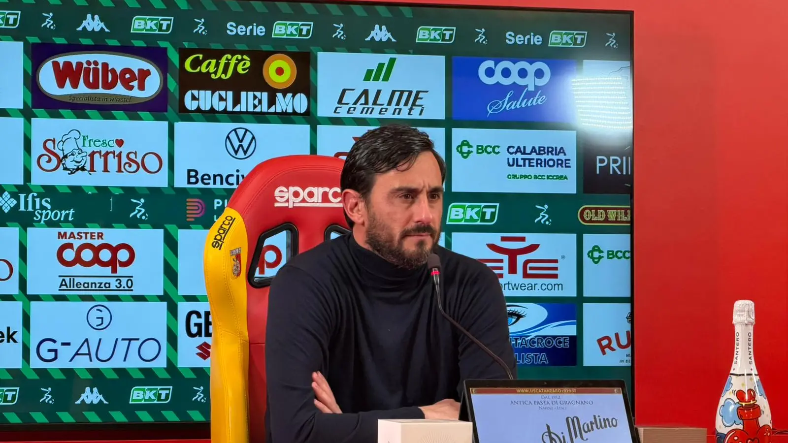 <p>Catanzaro-Mantova 2-0, tre vittorie consecutive e zero gol subiti. Mister Aquilani: «La strada è quella giusta ma vietato accontentarsi»</p>