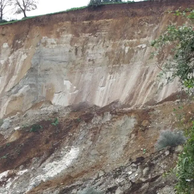 <p>La frana di Maierato 16 anni dopo: dai fondi mai trasformati in sicurezza alla relazione shock: «Non è cambiato niente»</p><p> </p>