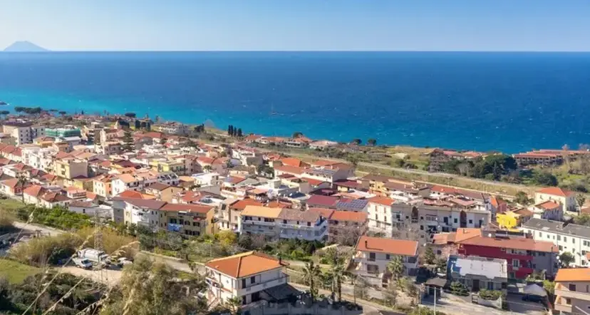 Riqualificazione urbana a Parghelia, lo studio di progettazione declina l’invito dell’opposizione: «L’iniziativa non viene dal Comune»\n