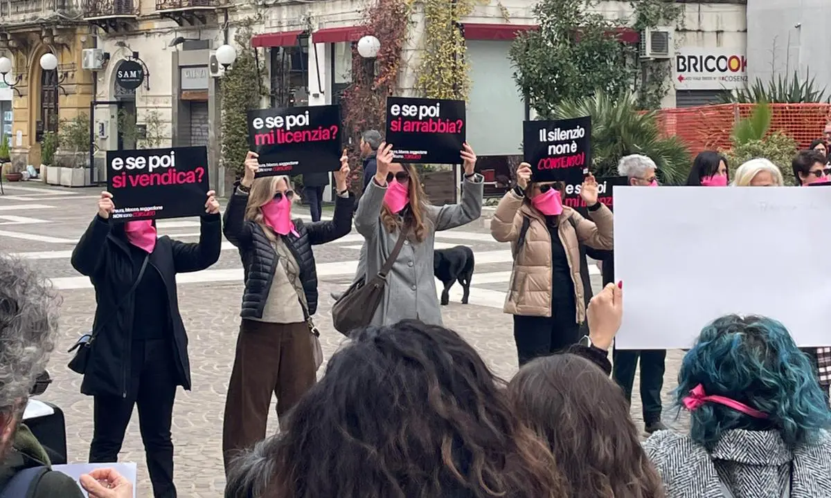 “Senza consenso è stupro”, anche Cosenza aderisce alla mobilitazione per il disegno di legge\n