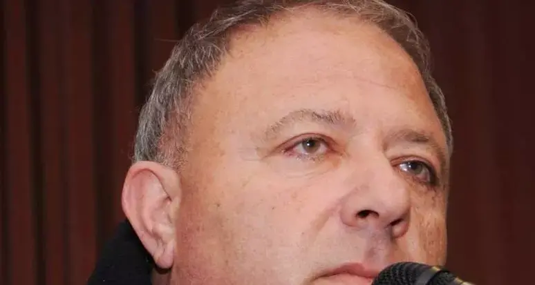 È morto Michele Albanese, giornalismo calabrese in lutto: il cronista che sfidò la ’ndrangheta aveva 63 anni\n