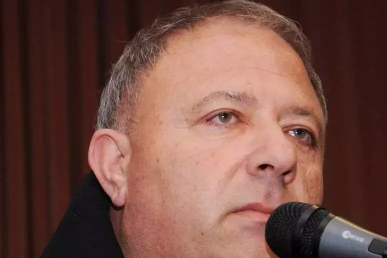 È morto Michele Albanese, giornalismo calabrese in lutto: il cronista che sfidò la ’ndrangheta aveva 63 anni\n