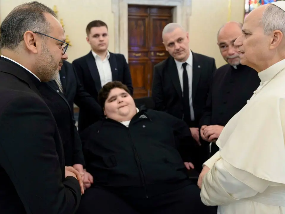 Mariano, il bambino calabrese di 200 chili incontra il Papa e viene “adottato” dalla Fondazione Bambino Gesù del Cairo