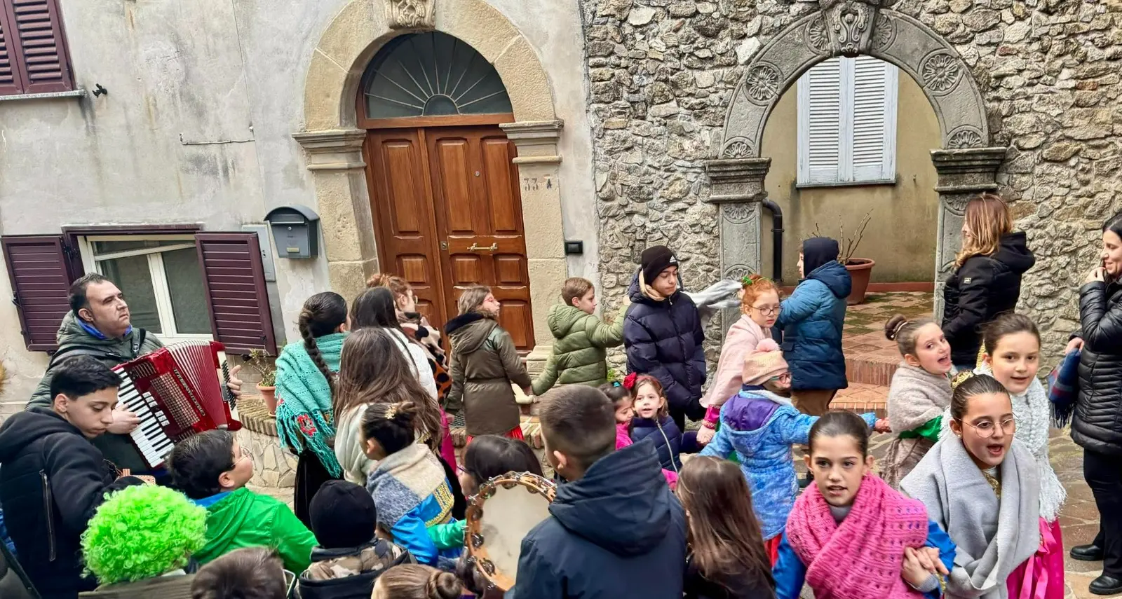 Cervicati, il battito di un giorno. La “Vala” del “Martimuzzu” contro il silenzio dei vicoli spopolati\n