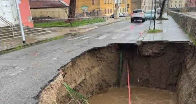 Scuola Spirito Santo di Cosenza, mamme in allarme: «Danni ignorati dopo il maltempo, i nostri figli meritano sicurezza»