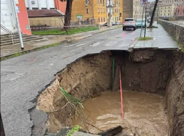 Scuola Spirito Santo di Cosenza, mamme in allarme: «Danni ignorati dopo il maltempo, i nostri figli meritano sicurezza»
