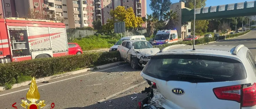 Scontro tra due auto a Crotone, un ferito trasferito in ospedale\n\n\u00A0\n