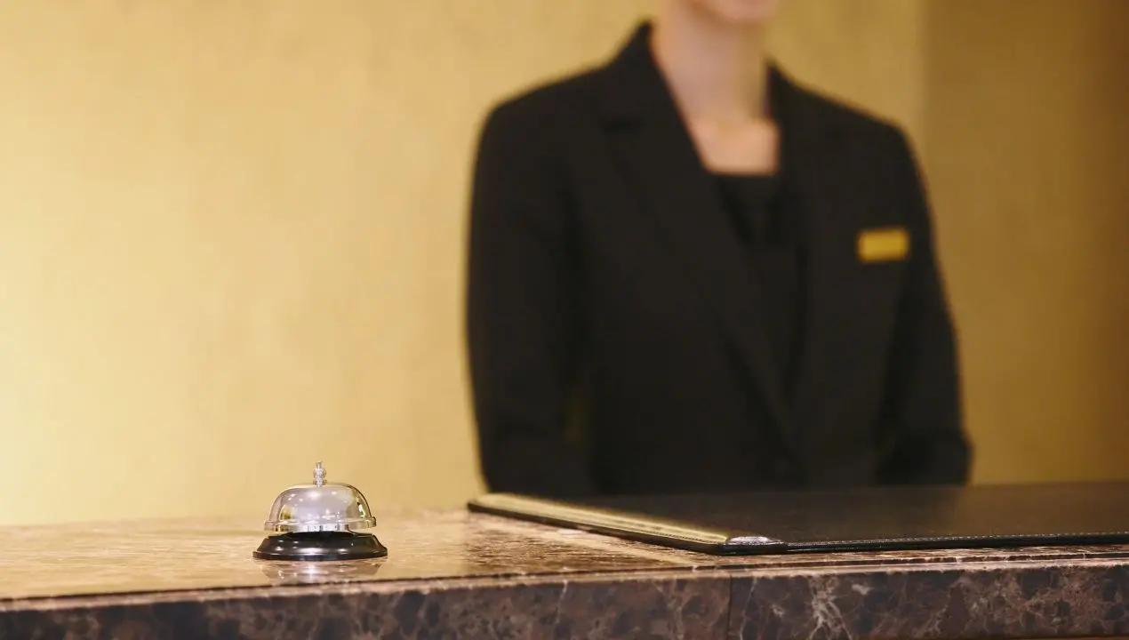 I tentacoli della cosca su un villaggio turistico di Isola Capo Rizzuto: dall’asta truccata alle indicazioni sul personale da assumere\n