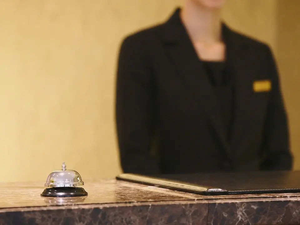 I tentacoli della cosca su un villaggio turistico di Isola Capo Rizzuto: dall’asta truccata alle indicazioni sul personale da assumere