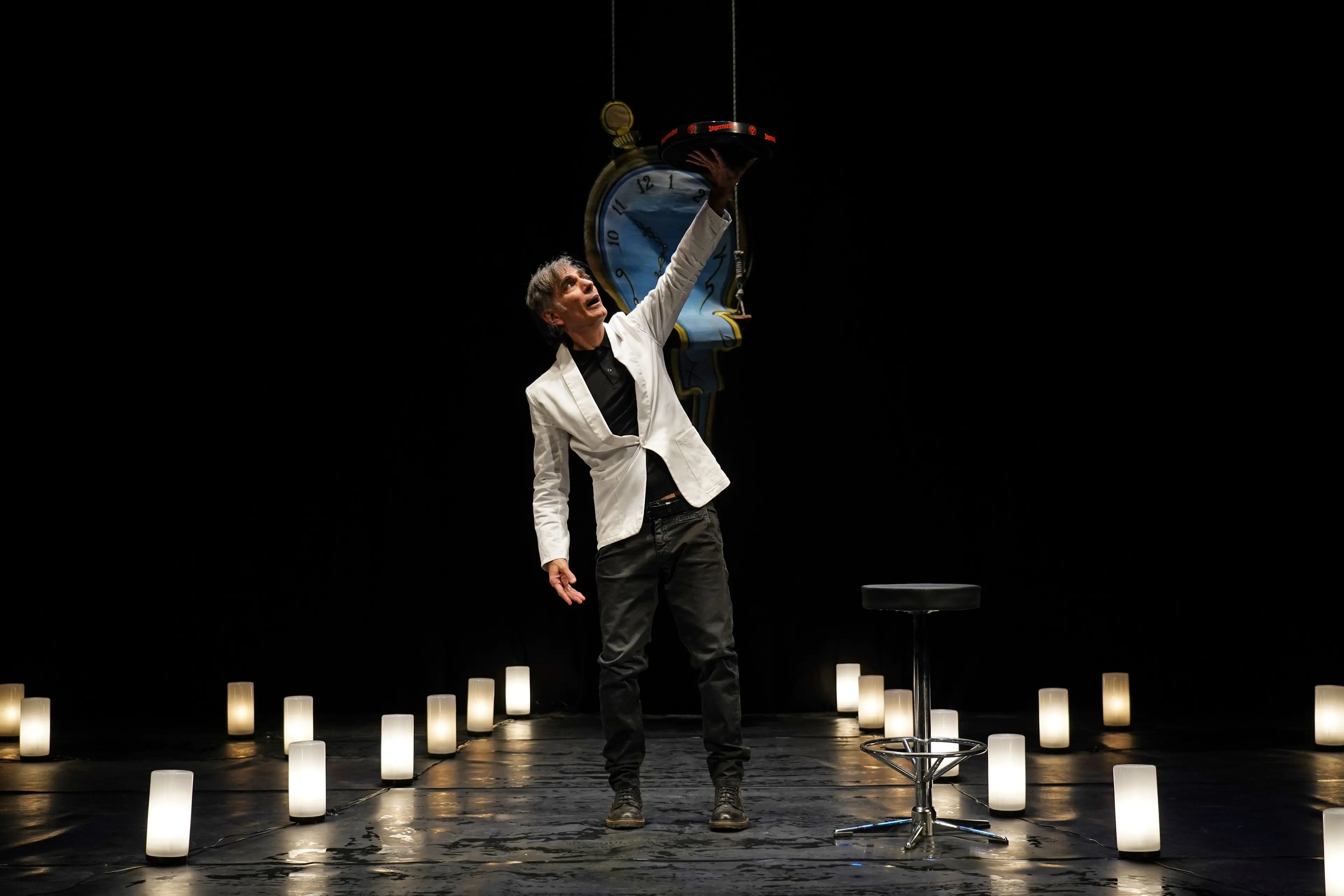 Via del Popolo: in scena Saverio La Ruina con un racconto sull’appartenenza e il tempo che passa\n\n\n