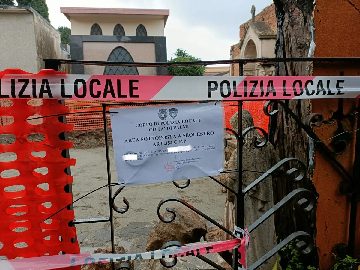 Cimitero di Palmi, sigilli al\u00A0Mausoleo del Terremoto 1908
