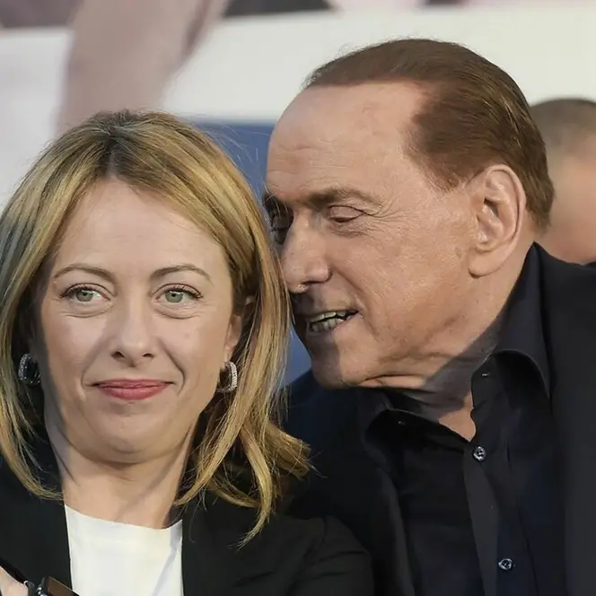 Meloni come Berlusconi? Fidarsi è bene, non fidarsi è meglio\n