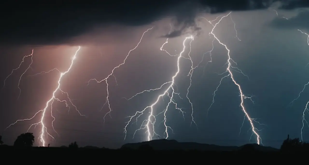 Allerta arancione sul Tirreno cosentino e nelle aree interne: coinvolti anche Catanzarese e Vibonese tirrenico\n