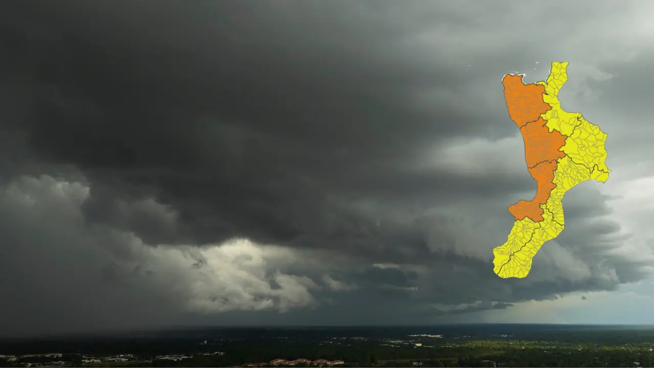 Il nuovo ciclone è qui,\u00A0allerta arancione nel Vibonese: i Comuni chiudono\u00A0le scuole. Ecco l’elenco\n