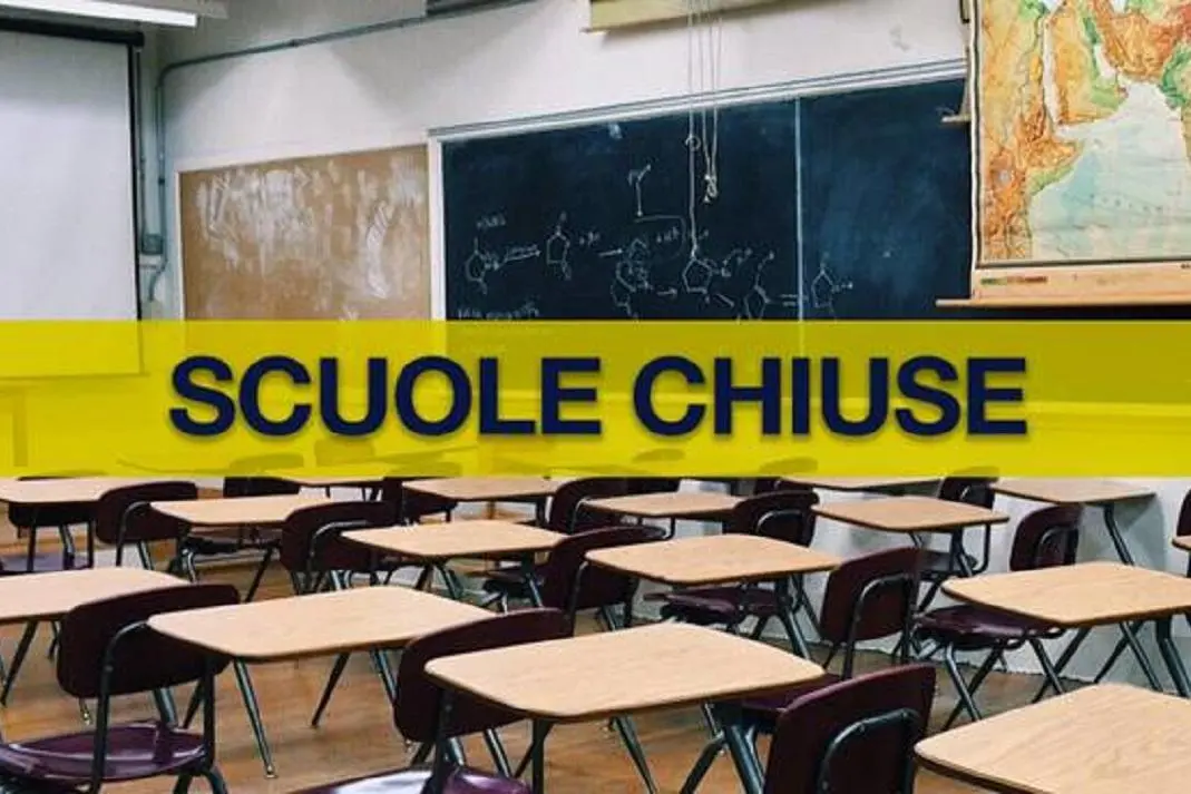 Nuova ondata di maltempo in Calabria, scuole chiuse in diversi comuni: l’elenco – LIVE\n