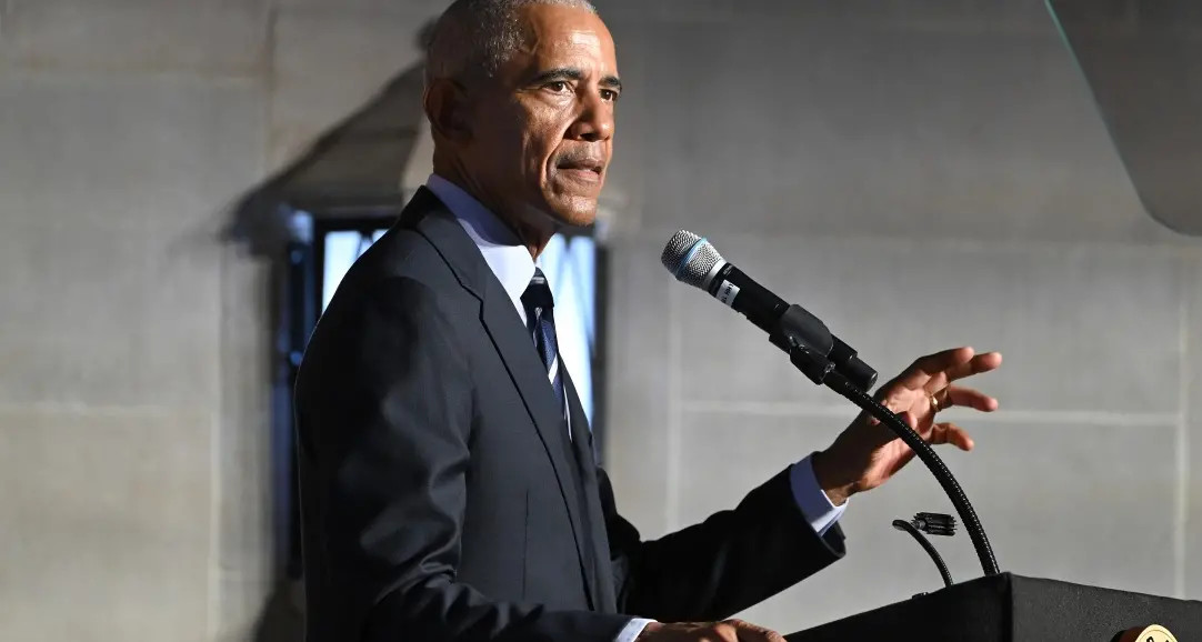 Obama, gli alieni e il grande enigma americano: «Sono reali, ma non li ho mai visti e non sono nascosti nell’Area 51»\n