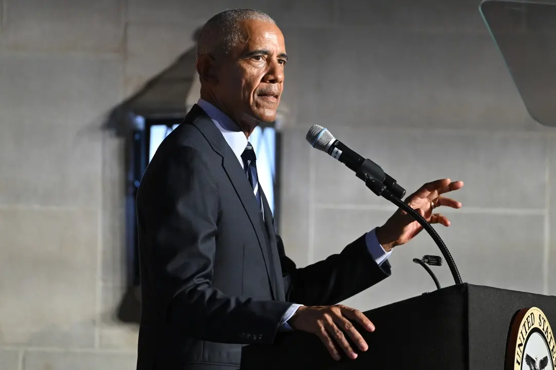 Obama, gli alieni e il grande enigma americano: «Sono reali, ma non li ho mai visti e non sono nascosti nell’Area 51»\n