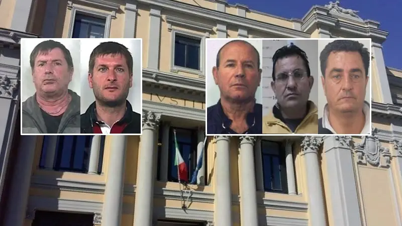 <p>La Corte d'Appello di Catanzaro e sinistra verso destra: Diego Mancuso, Francesco Mancuso, Antonino Accorinti, Nazzareno Prostamo e Paolino Lo Bianco</p>\\n