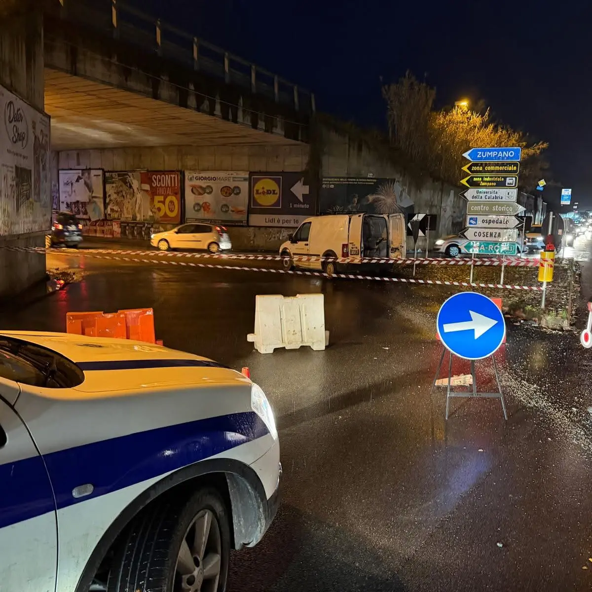 Zumpano, rampa del sottopasso Ipercoop chiusa: Anas domani poserà blocchi di cemento per il muro a rischio\n