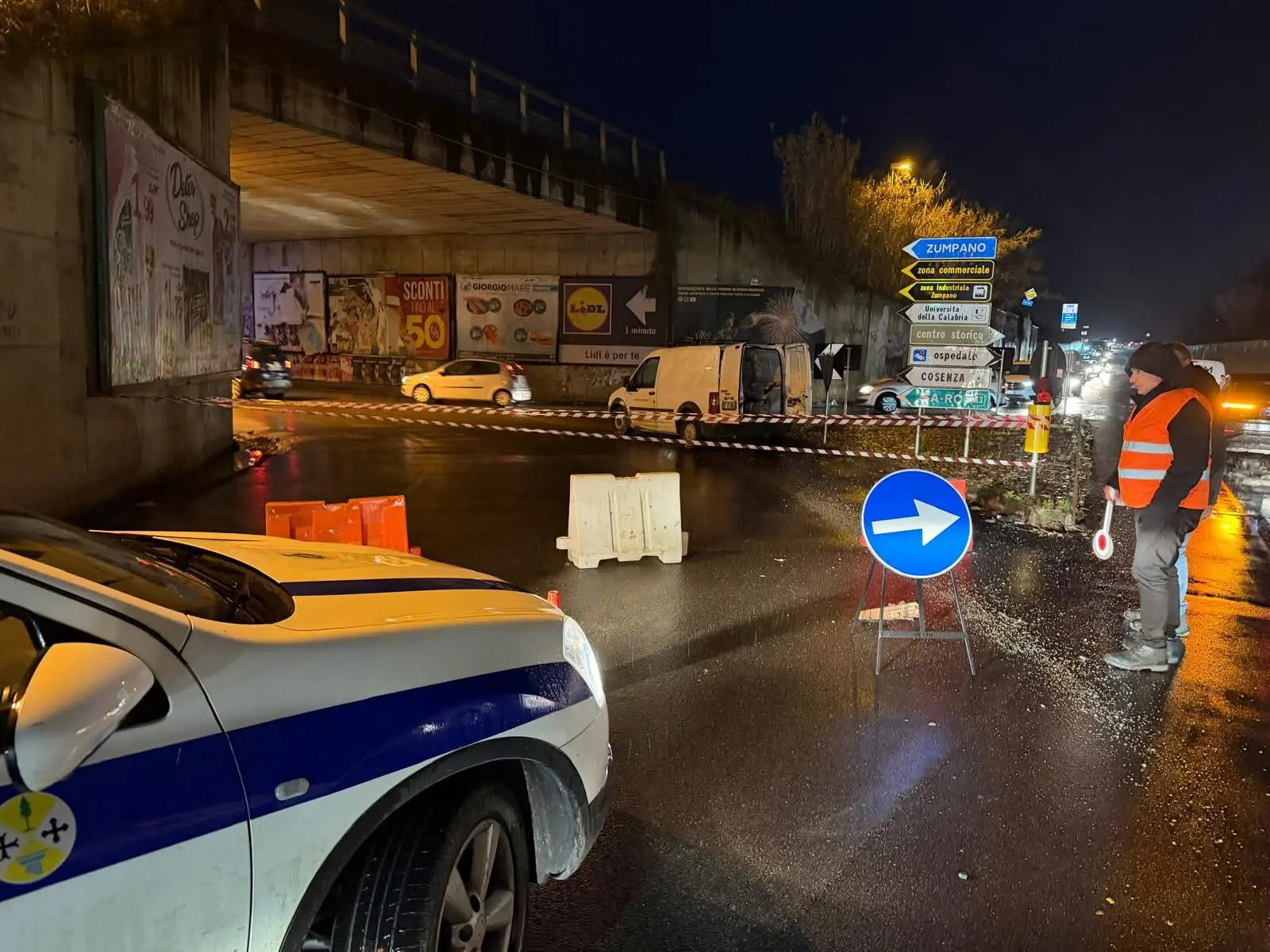 Zumpano, rampa del sottopasso Ipercoop chiusa: Anas domani poserà blocchi di cemento per il muro a rischio\n