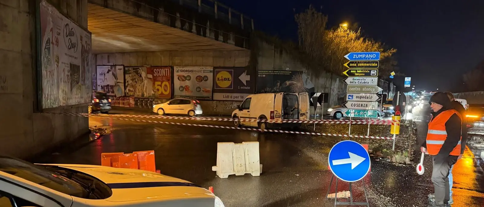 Zumpano, rampa del sottopasso Ipercoop chiusa: Anas domani poserà blocchi di cemento per il muro a rischio\n