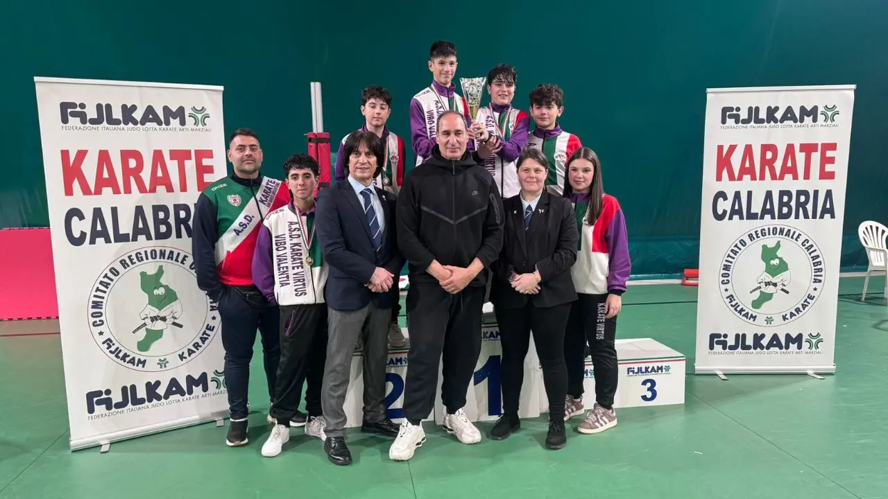 Karate, Virtus Vibo Valentia protagonista al Gran Prix esordienti-senior-master: medaglie per 8 atleti\n